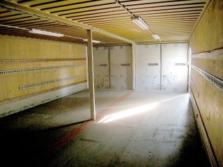 40フィートコンテナ2連結　コンテナ倉庫内観