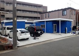 事務所型コンテナハウスとコンテナ倉庫 正面写真