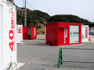 展示室・簡易事務所としてコンテナハウス利用　全景