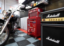 20フィートコンテナを使ったバイクガレージ　工具類