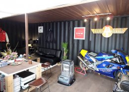 オシャレなバイク店舗型コンテナハウス　中の様子