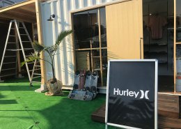 中古海上コンテナ20ft HCで製作したオシャレなアイテムが揃うサーフィンブランド Hurleyのショップ型コンテナハウス