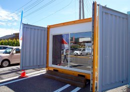 平時利用もできる提案型防災コンテナハウス（オレンジ：10ft 店舗活用）