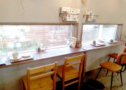 カフェ＆植物販売の店舗型コンテナハウス　店内の様子２