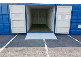 15本×20ftコンテナ倉庫 観音扉オープン