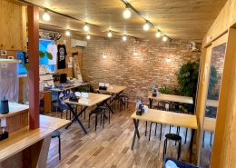 ハイキューブ４０ftコンテナ連結のため広々とした店内