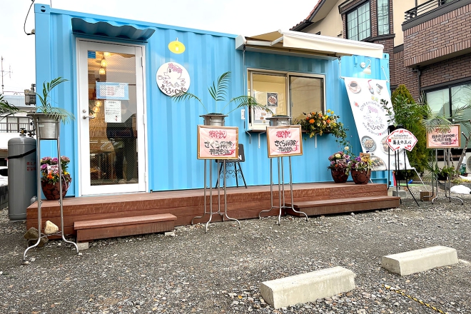 愛知県春日井市、L字型コンテナハウスで作るたこ焼き＆カフェ店舗