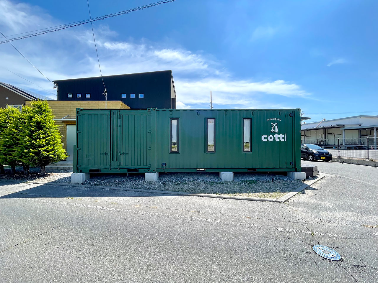 シックなデザインのコンテナハウス美容室（長野県松本市） | ATS, Japan