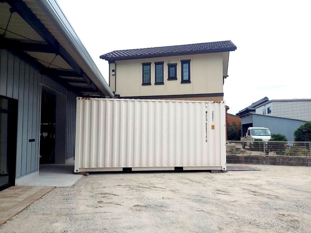 新品の20ftハイキューブ海上コンテナを使ったシンプルな倉庫（愛知県